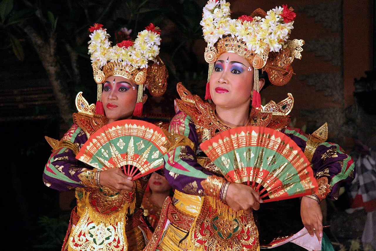 Legong. A classical court dance, read through the eyes and the fan.